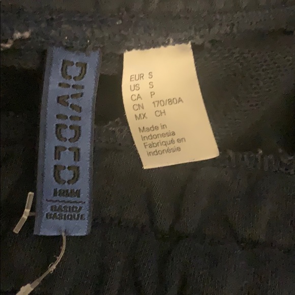 Men’s small navy sweatshorts - Picture 2 of 3